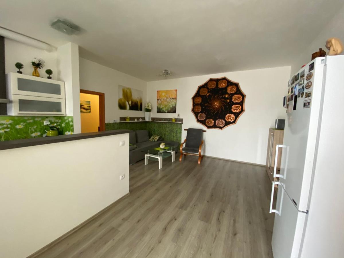 Apartmán na Lukách - Kopretina Trebon Exterior foto